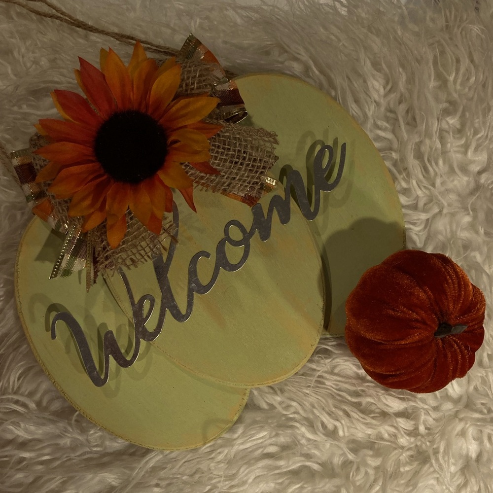 Welcome Pumpkin sign